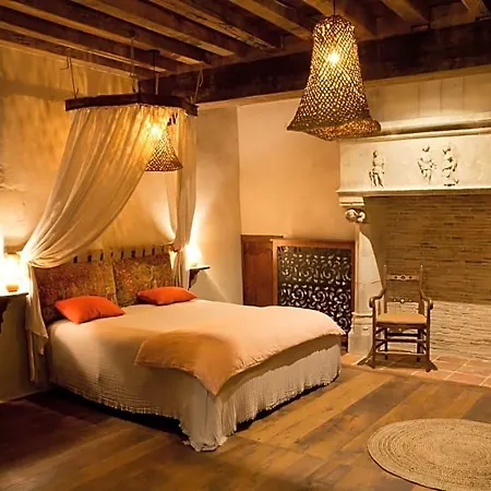 Chateau De Bois Bed & Breakfast 3*